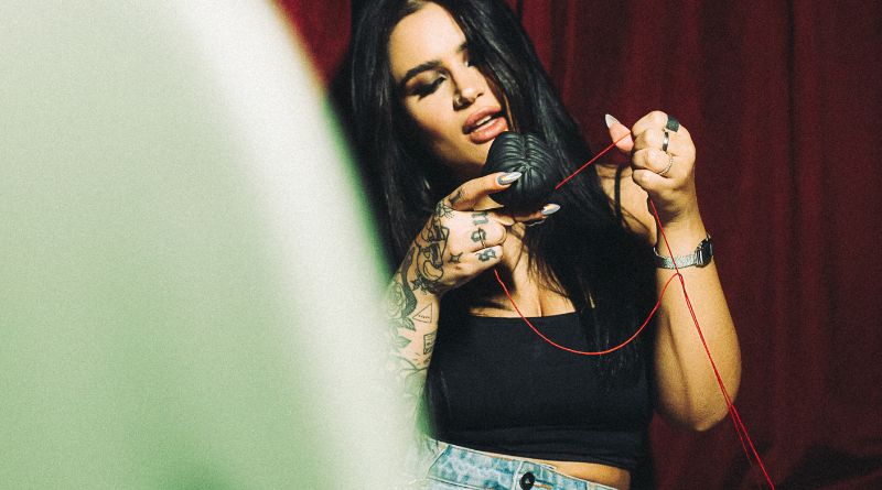 Grazie lança “Cê Lembra”, uma balada intensa que mistura emo e sertanejo