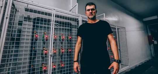  Musico brasileiro Janilson Quadros que mora na Tailândia, lança novo álbum Black Symphony