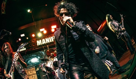 Ian Gonçalves assina com a Combat Records